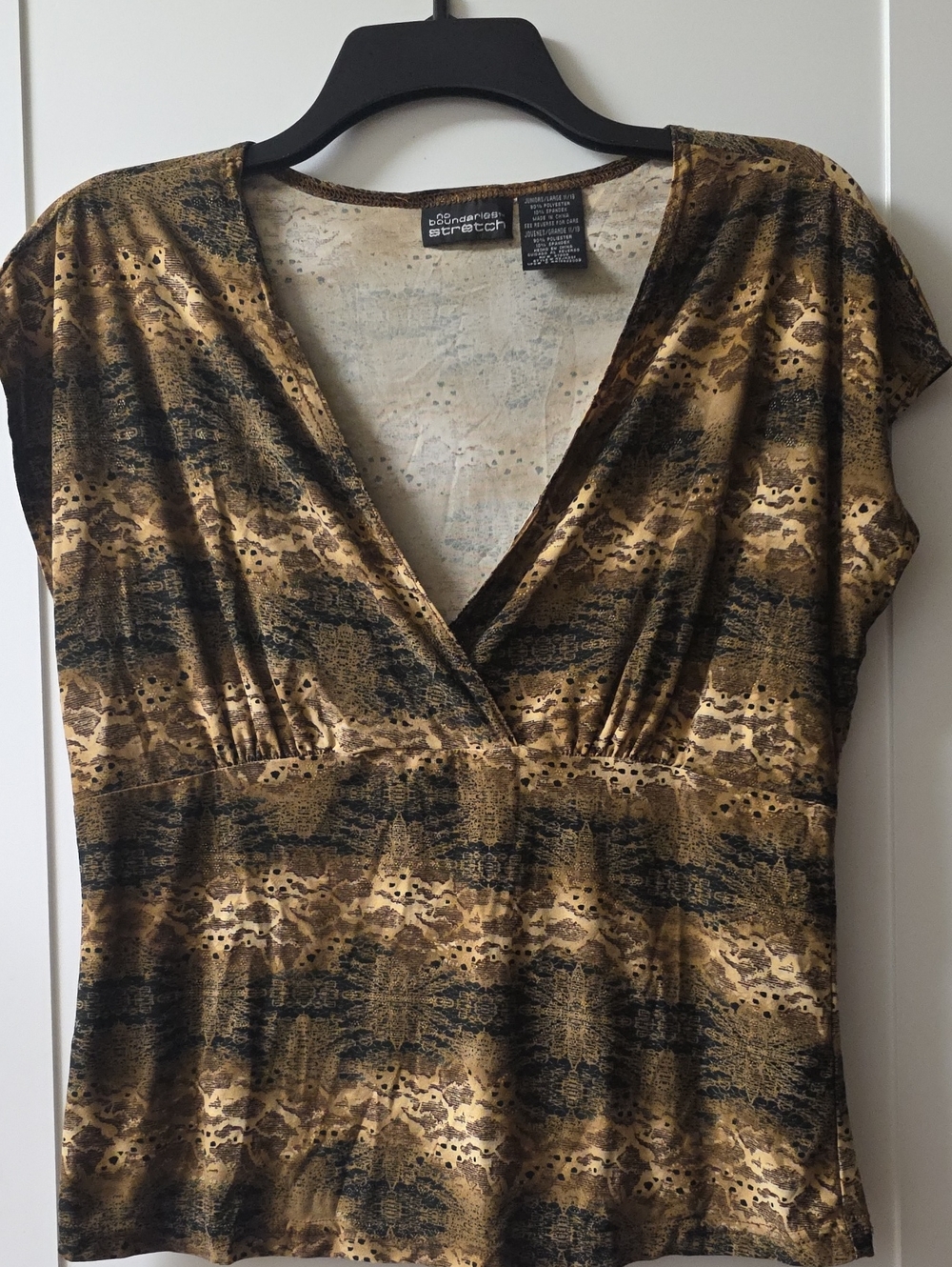 No Boundaries Brown and Black V-Neck Short Sleeve Blouse Size L